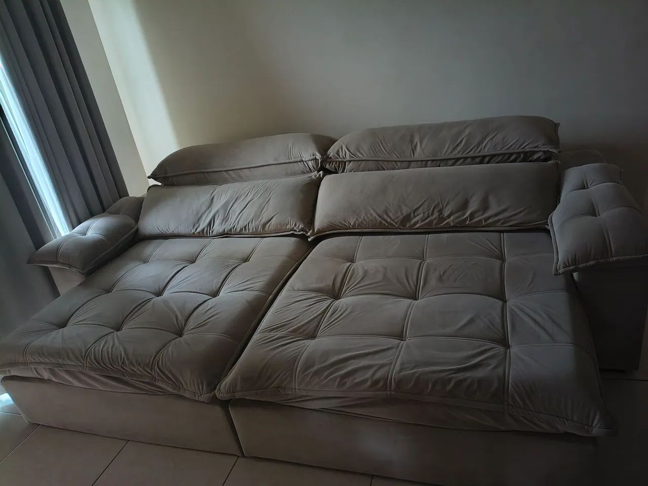 Sofá retrátil e reclinável 