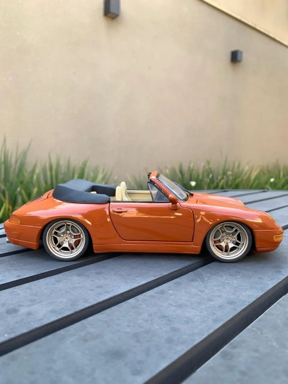 Miniatura 1:18 Porsche 911 cabriolet customizado - Foto 3