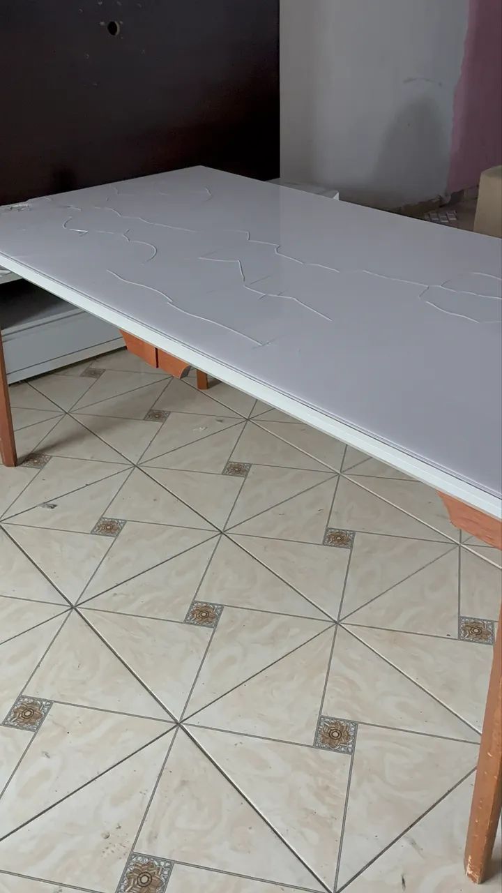 Mesa de madeira com tampo de vidro  - Foto 2