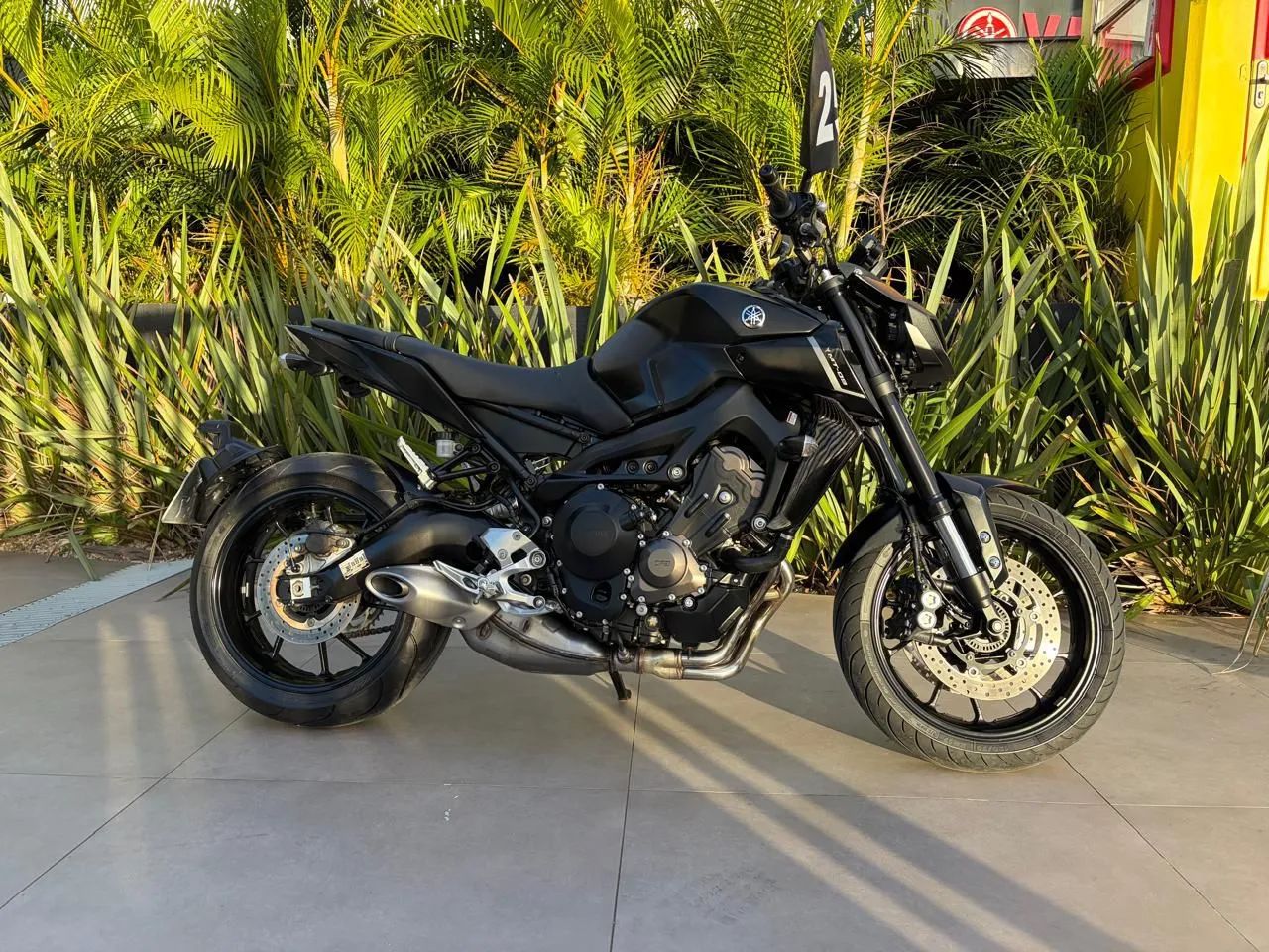 YAMAHA MT09 2025 IMPECÁVEL 