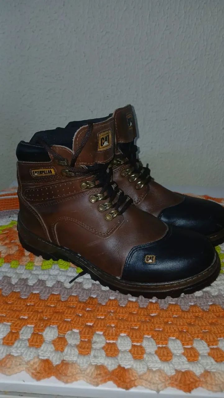 Bota catterpilar número 41/42 - Foto 2