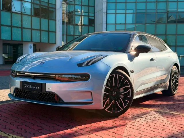Zeekr 001 001 Flagship AWD (Elétrico) 2025