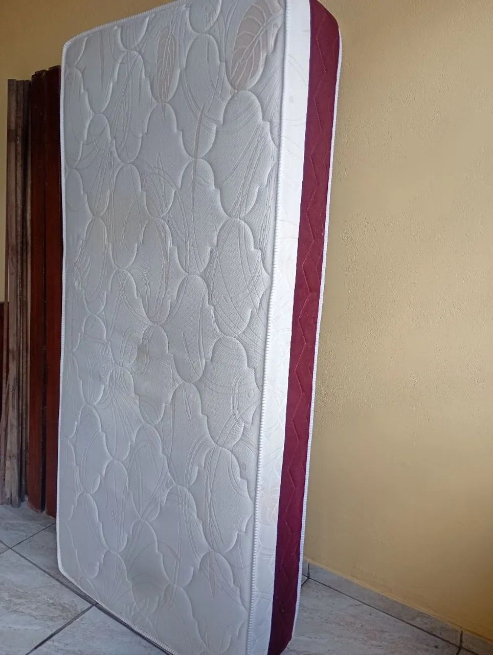 Vendo cama de solteiro com colchão  - Foto 5