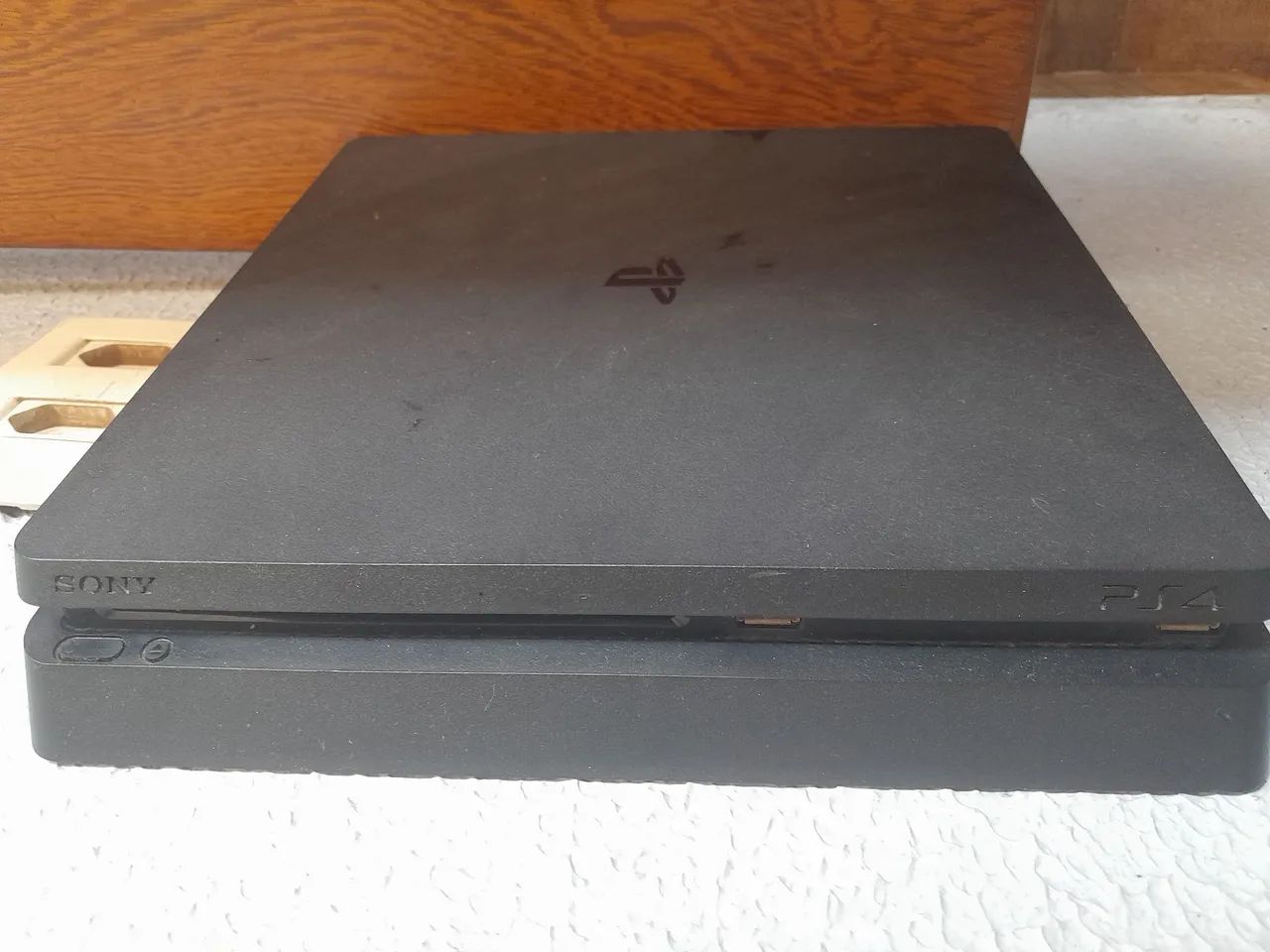 Vendo ps4 sim bem conservado 