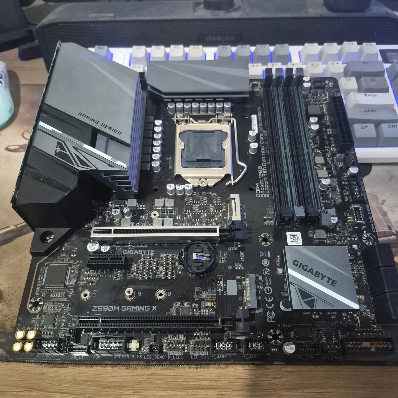 PLACA MAE Z590M GIGABYTE(DEFEITO)