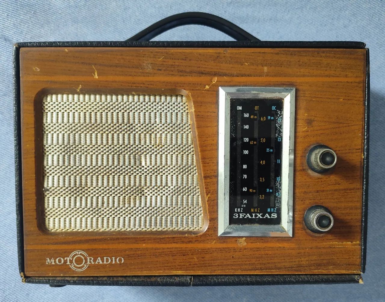 Rádio antigo para decoração 