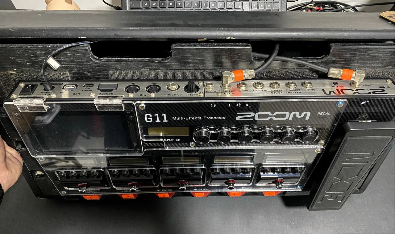 Pedaleira Zoom G11 - nova 
