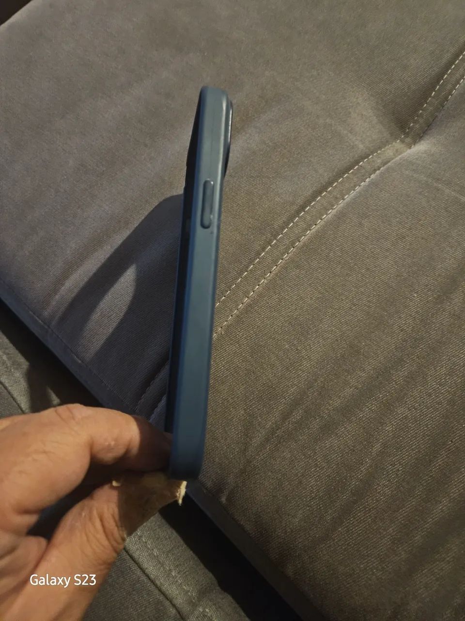 Capa iphone 15 original azul - Foto 4