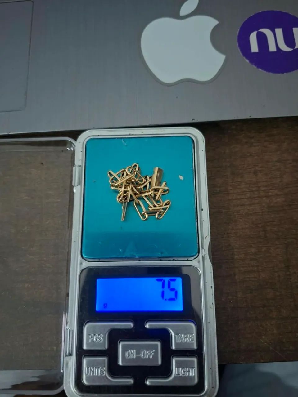 Pulseira e cordões de ouro