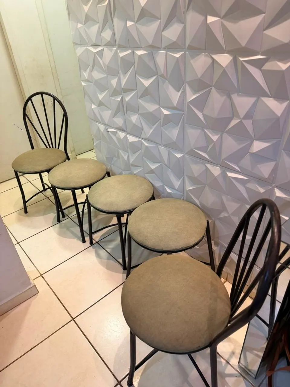 VENDO 5 BANQUETAS/CADEIRAS - Foto 2