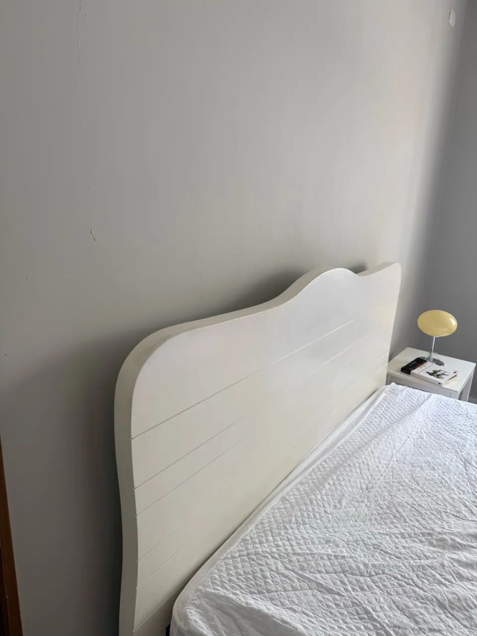 Cama queen e mesa de cabeceira (sem colchão) - Foto 2