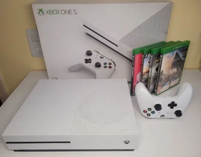 Xbox one S 1 Tb com 4 jogos