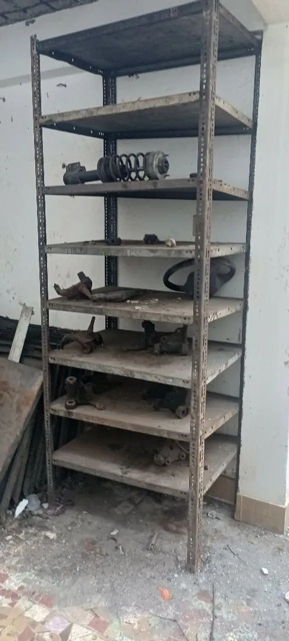 Estante de Ferro Resistente com 8 Prateleiras 