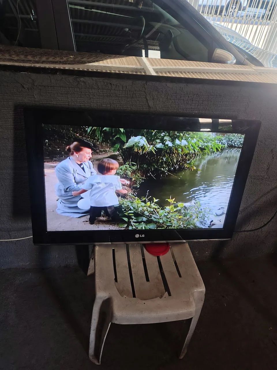 Vendo tv LG de 32 polegadas.