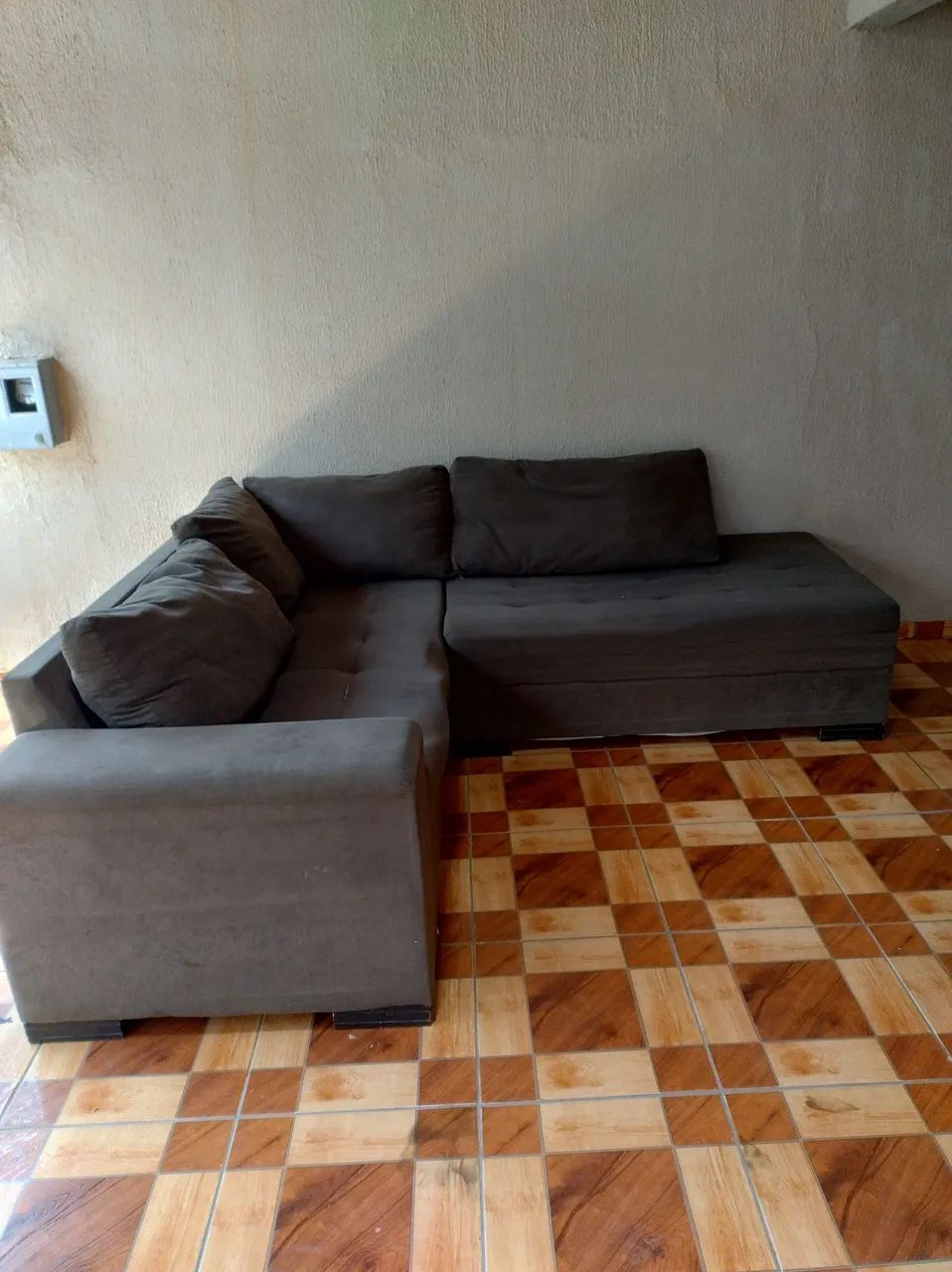 Vendo sofá L + painel de TV - Foto 4