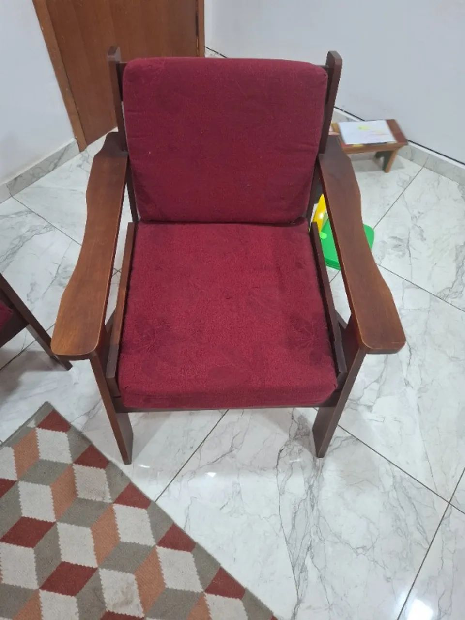 Conjunto de sofá madeira maciça 3 lugares e 2 poltronas 