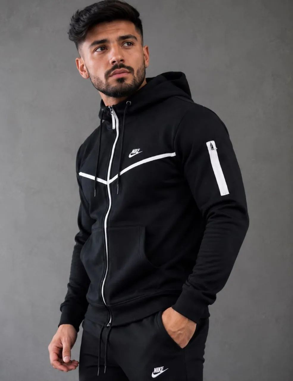 CONJUNTO MOLETON NIKE COM ZIPER E RECORTE EM V