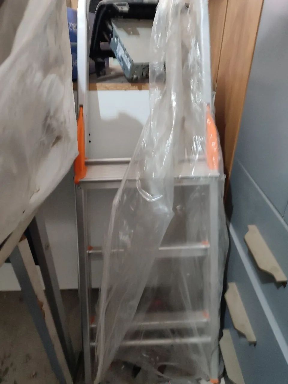 Escada de alumínio nova