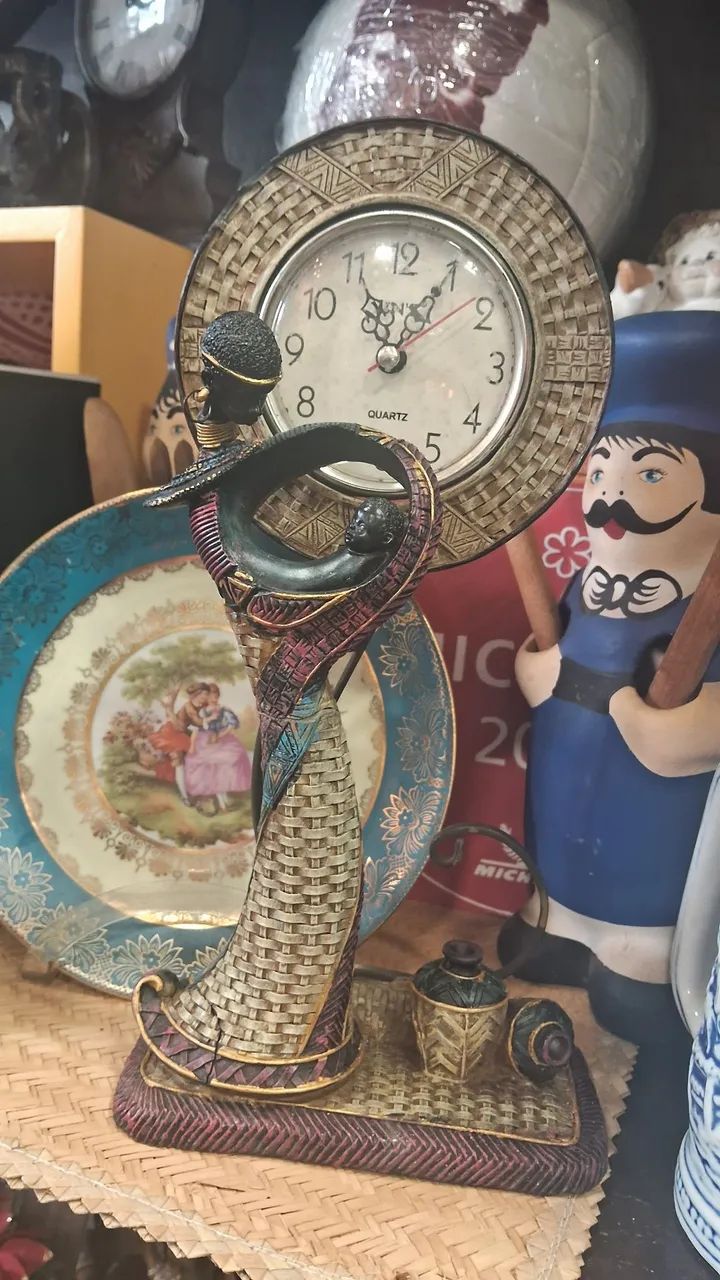 relógio de mesa italiano Santini com formato de mulher africana, 29 cm - Foto 2