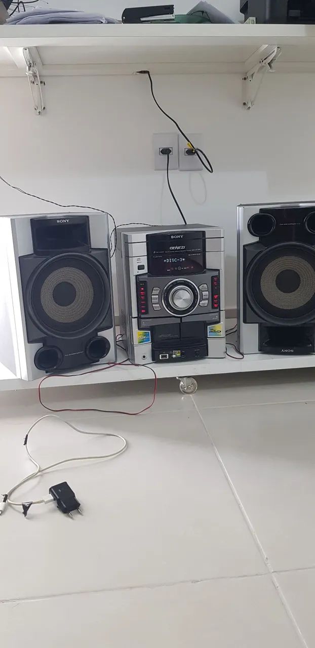 Som d Sony Genezi
