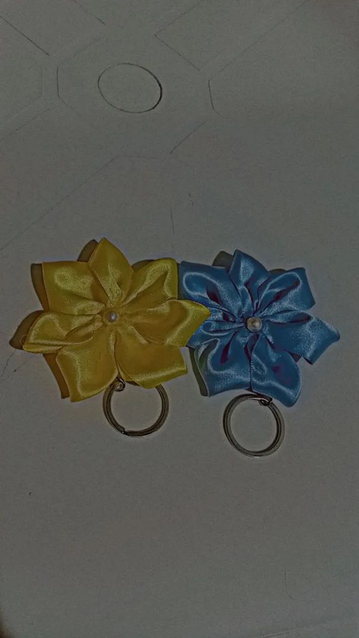 Chaveiro de Flor de Cetim - Foto 2