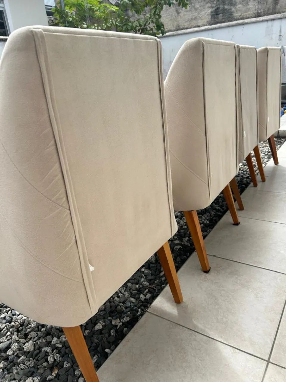 Conjunto com 4 cadeiras estofadas em bom estado - Foto 3
