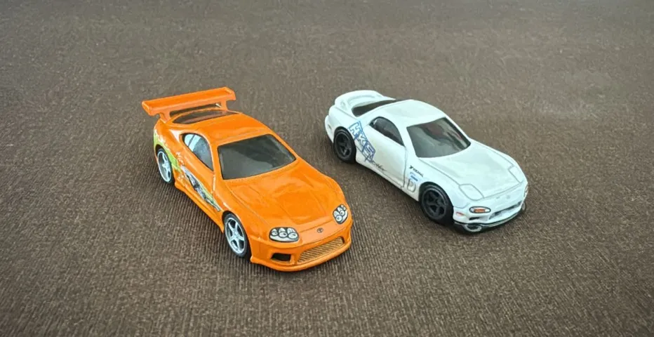 2 Hot Wheels Timeless Icons Premium (Skyline R34 / Porsche Carrera