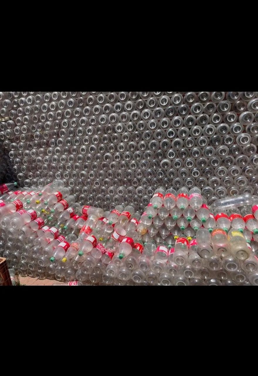 Garrafas de retornável 2 litros 2,50 a unidade 