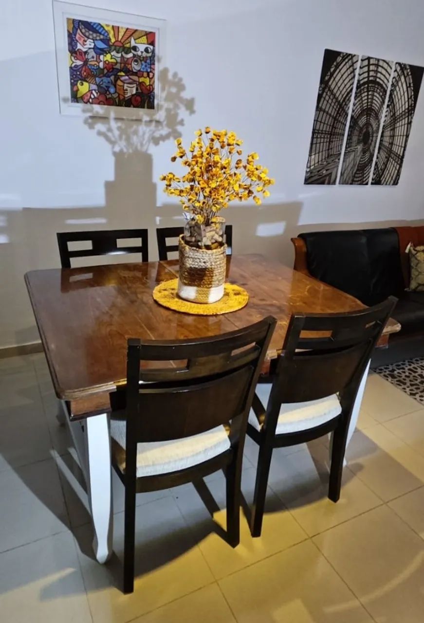 Mesa de Jantar 8 lugares com 4 cadeiras em Madeira Maciça. - Foto 2
