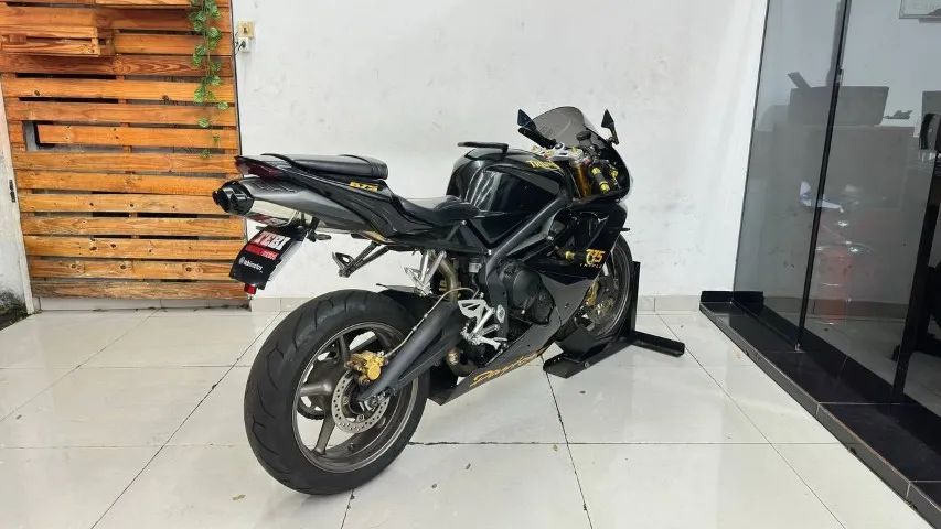 TRIUMPH DAYTONA 675 TRIPLE 2009 PRETA COM 38.000 KM  - Foto 3