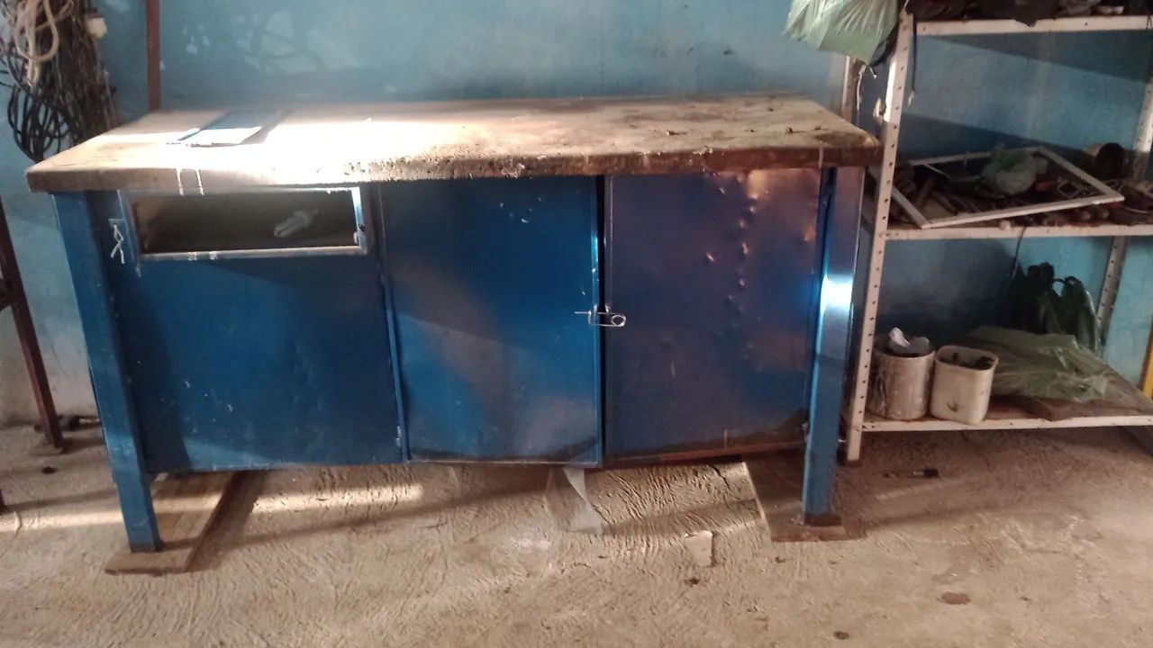 Vende uma bancada de oficina valor 600 reais 