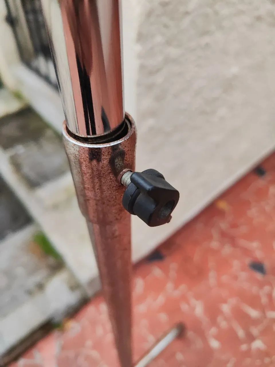Arara roupas ferro regulavel - Foto 2