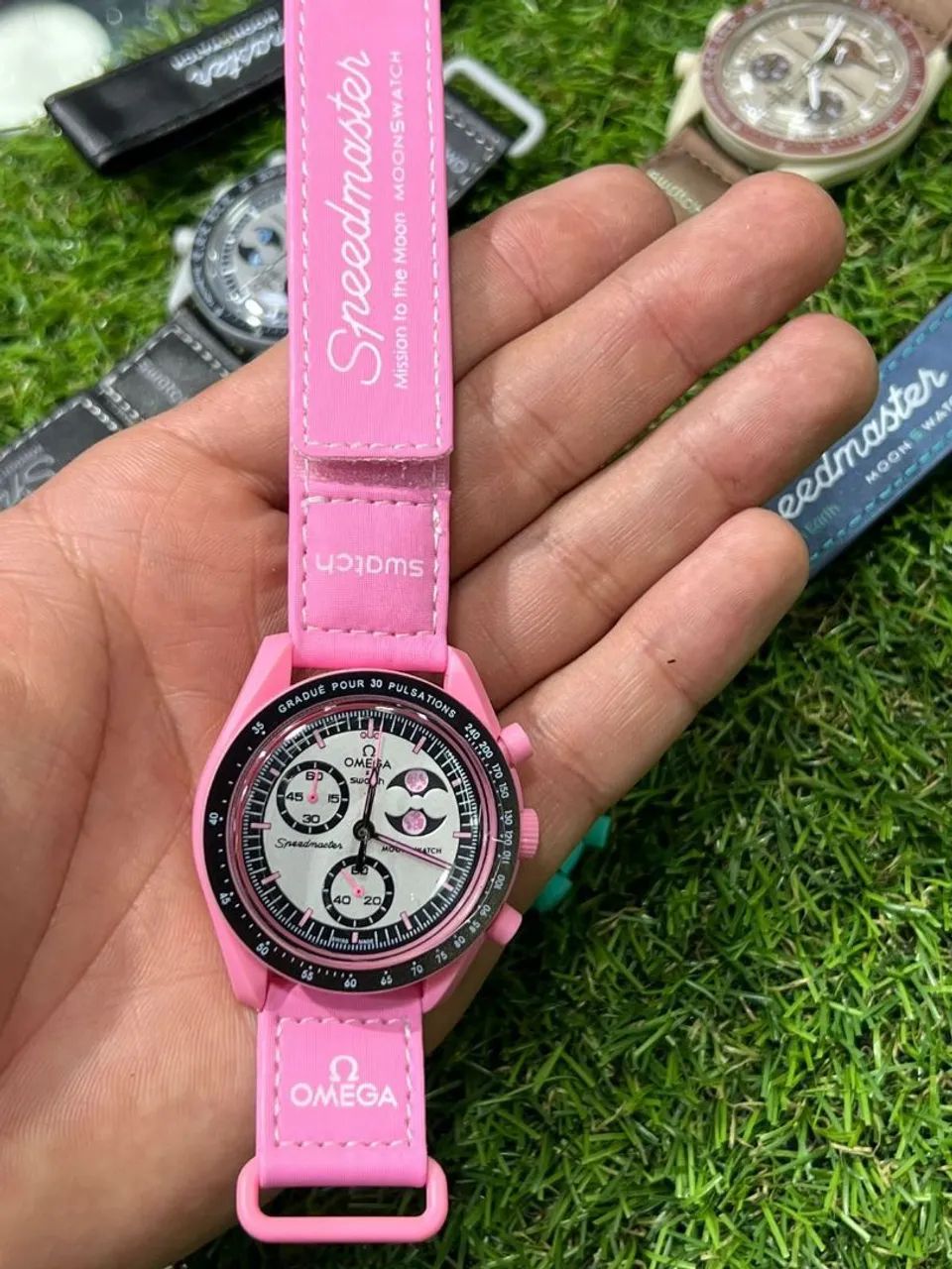 アート・デザイン・音楽 MOONWATCH ONLY 3rd Edition Moonwatch Only: The Ultimate OMEGA Speedmaster Guide | Amazon.com.br