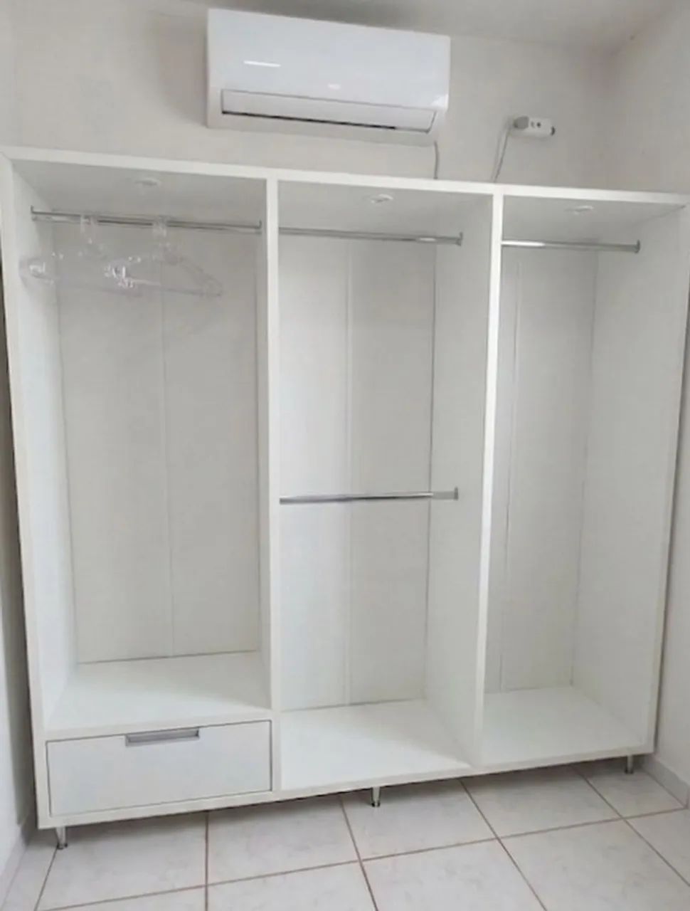 Closet aberto 3 módulos com gaveta e LED 100% MDF