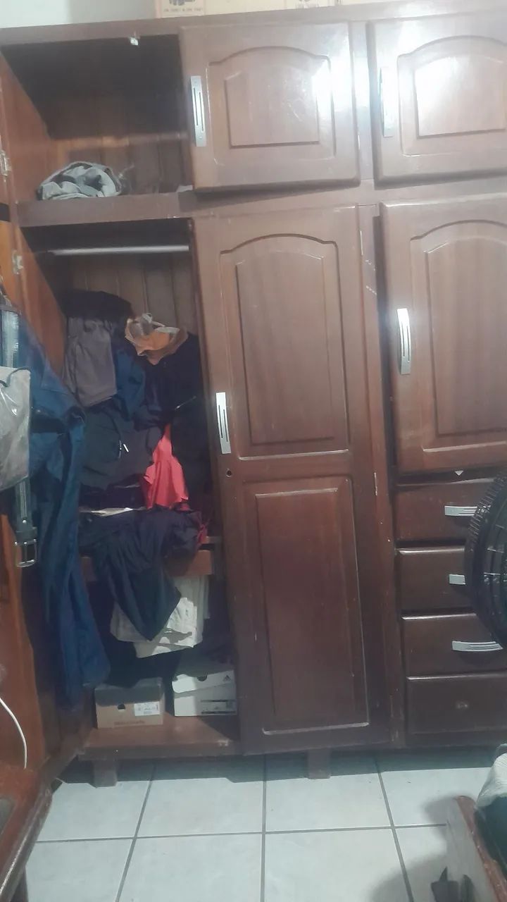 Guarda roupa de madeira  - Foto 2