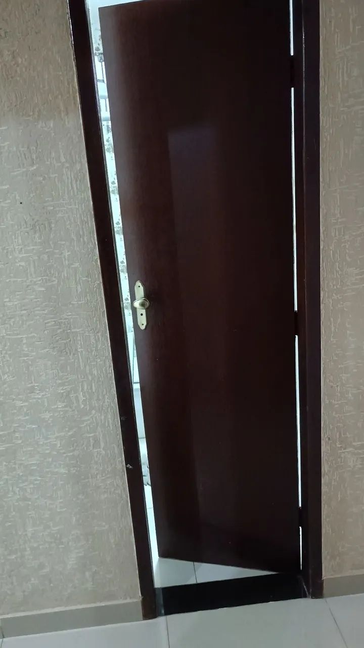 Porta com marco madeira usada