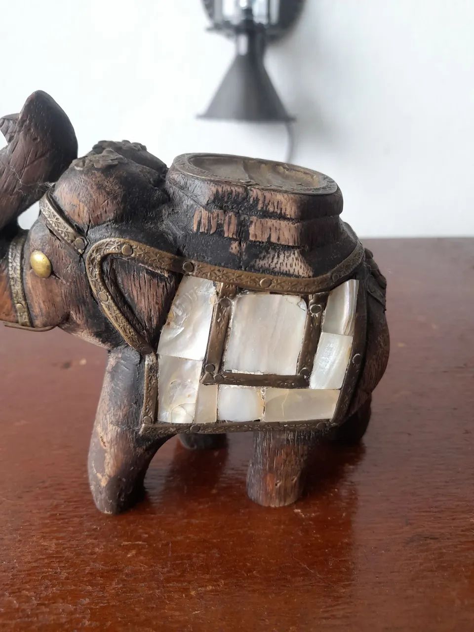 Antigo elefante de madeira madre pérola e latão - Foto 2