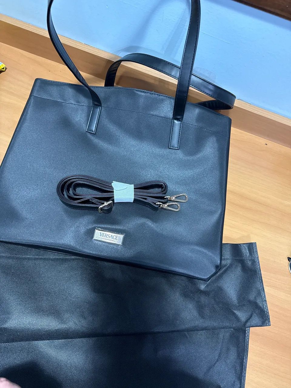 Bolsa Feminina Versace Fragrances nova - Foto 4