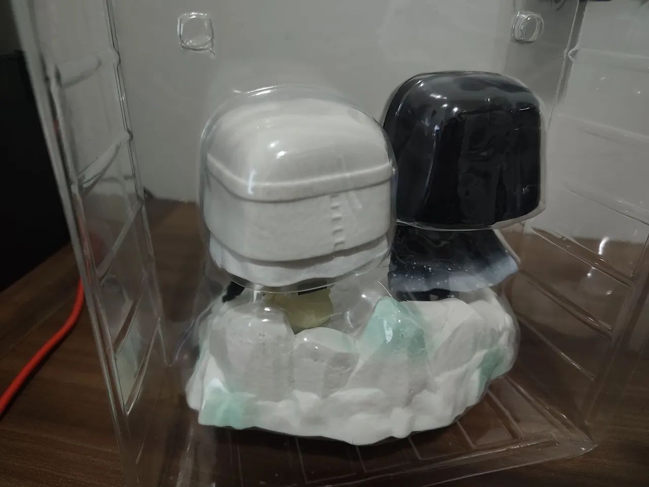 Funko Pop 377 Star Wars Darth Vader e Snowtrooper  - Foto 2