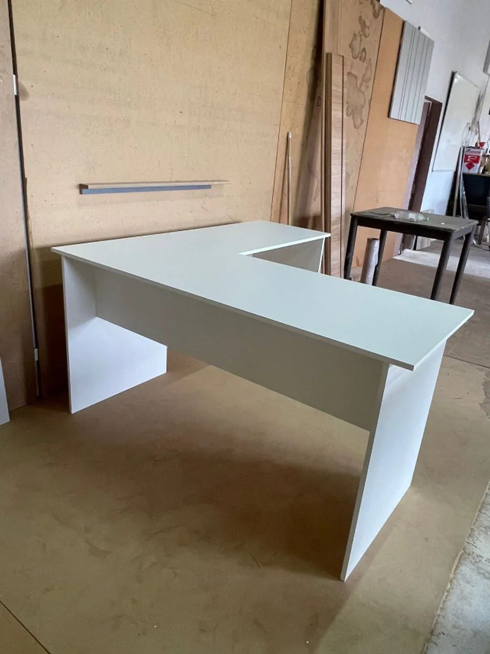 Mesa de escritório estilo L - Nova em MDF Branco - Parcelo cartão - Foto 5