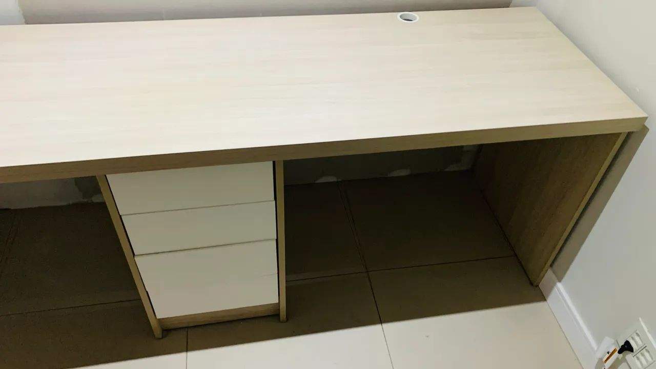 Mesa com gaveta  - Foto 3