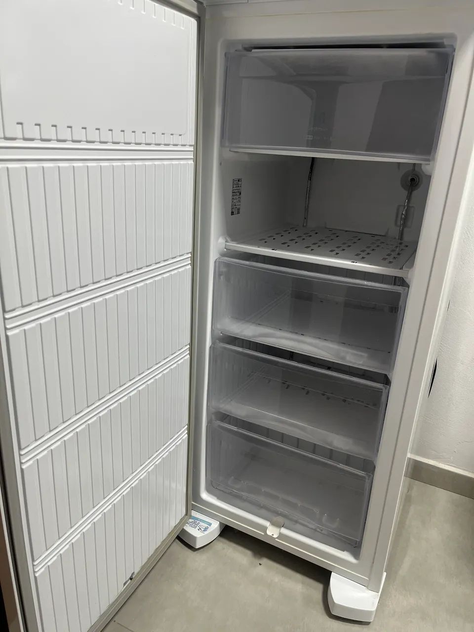Freezer Vertical Electrolux 162L - Funcionando Perfeitamente - Foto 2