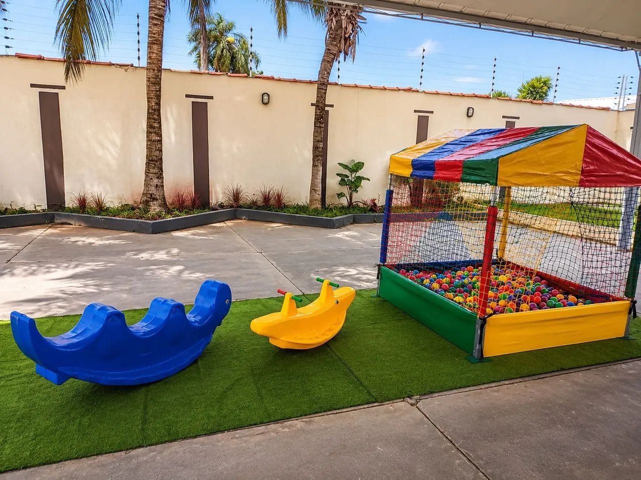 Aluguel de cama elástica, piscina de bolinhas, jogos de mesas para festas  - Foto 3