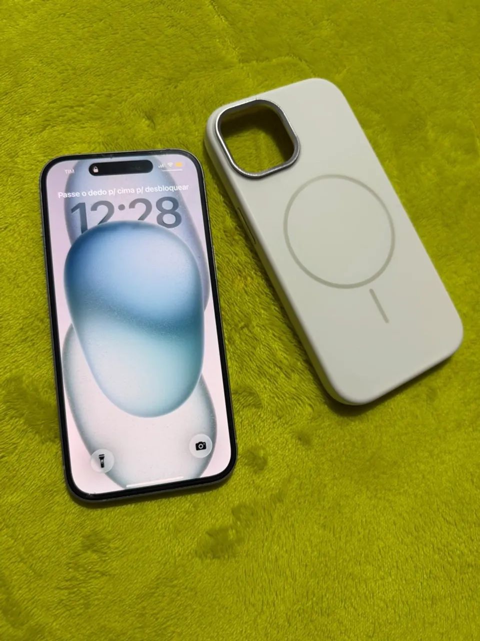 Vendo iPhone 15 normal na cor azul 
