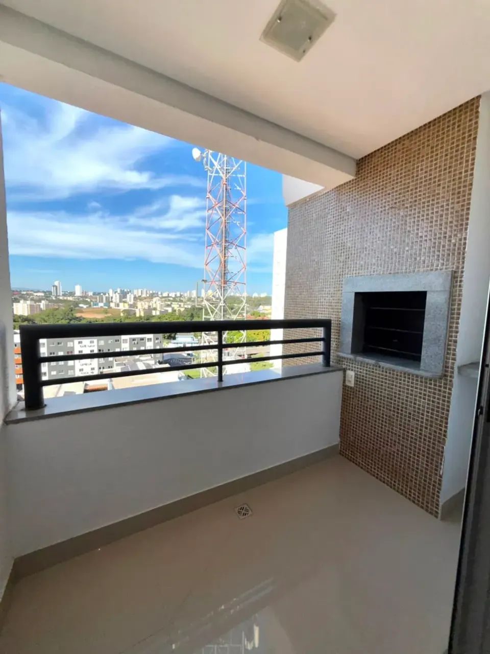 Alugo apto em Cuiabá - 62m² com 2 quartos, sendo uma suíte | Sacada com churrasqueira - Sa