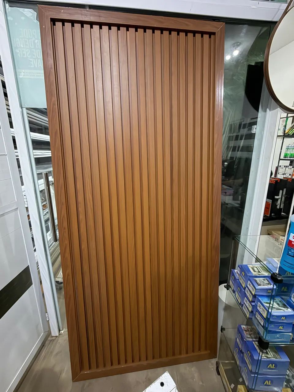 Porta em Alumínio Ripado