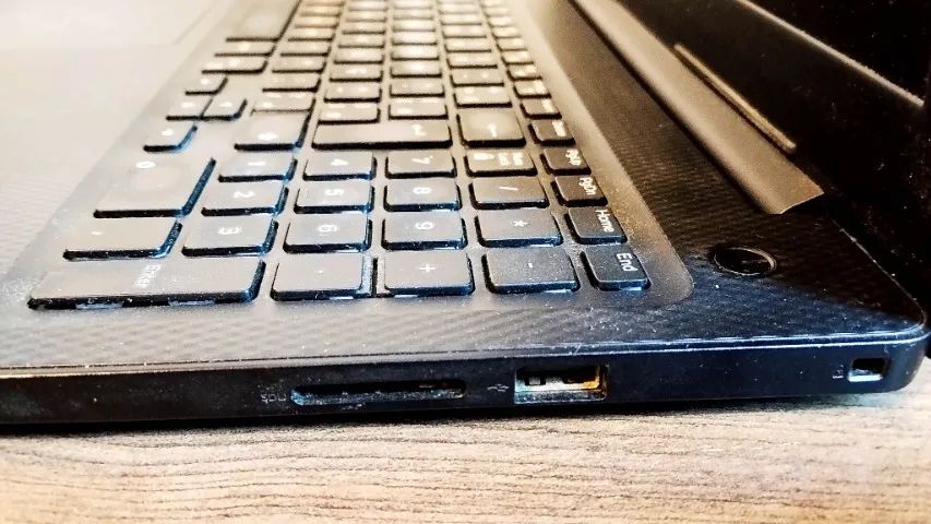 Notebook Dell i5 8th Gen / Radeon Graphics - Foto 5