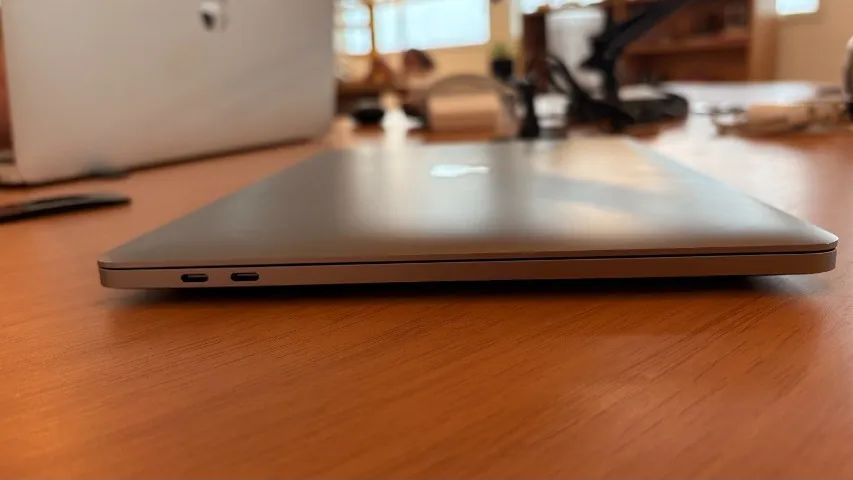 MACBOOK PRO M2 2022 8GB RAM 256GB SSD 13' - Foto 3