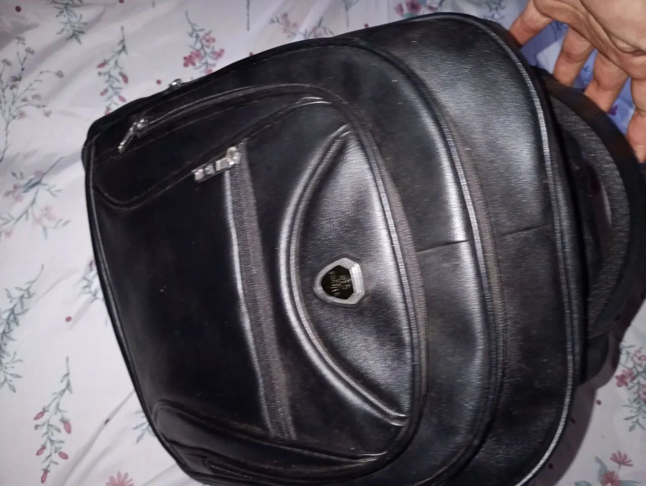 Vendo uma mochila nova de couro. Entrego  - Foto 4
