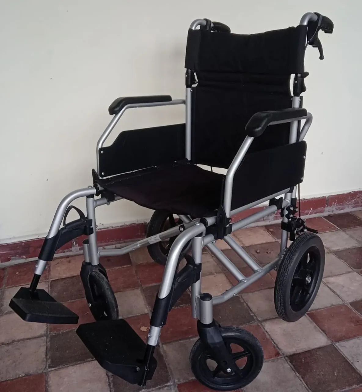 Cadeira de rodas importada - Foto 3